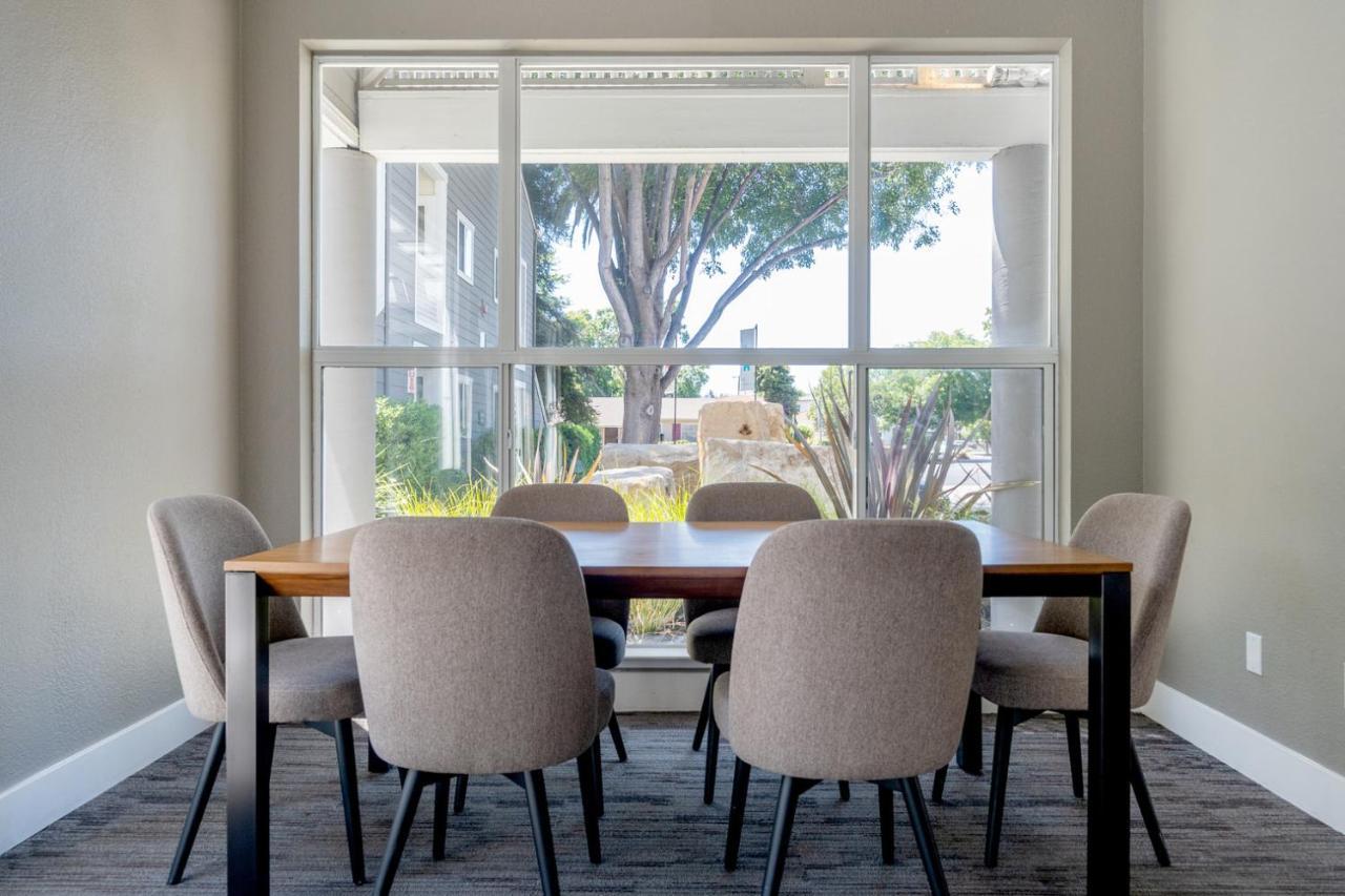 1br W Pool Gym Wd Nr Mall Scu Sfo-589 Santa Clara